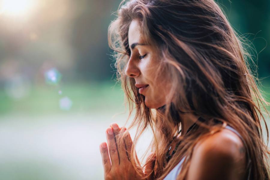 Woman meditation SOBRLIFE pic